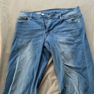 Mugsy medium wash blue jeans